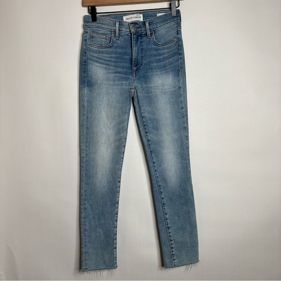 Aritzia Denim Forum The Nico Mid Rise Skinny Crop NWT size 26 - Picture 1 of 10